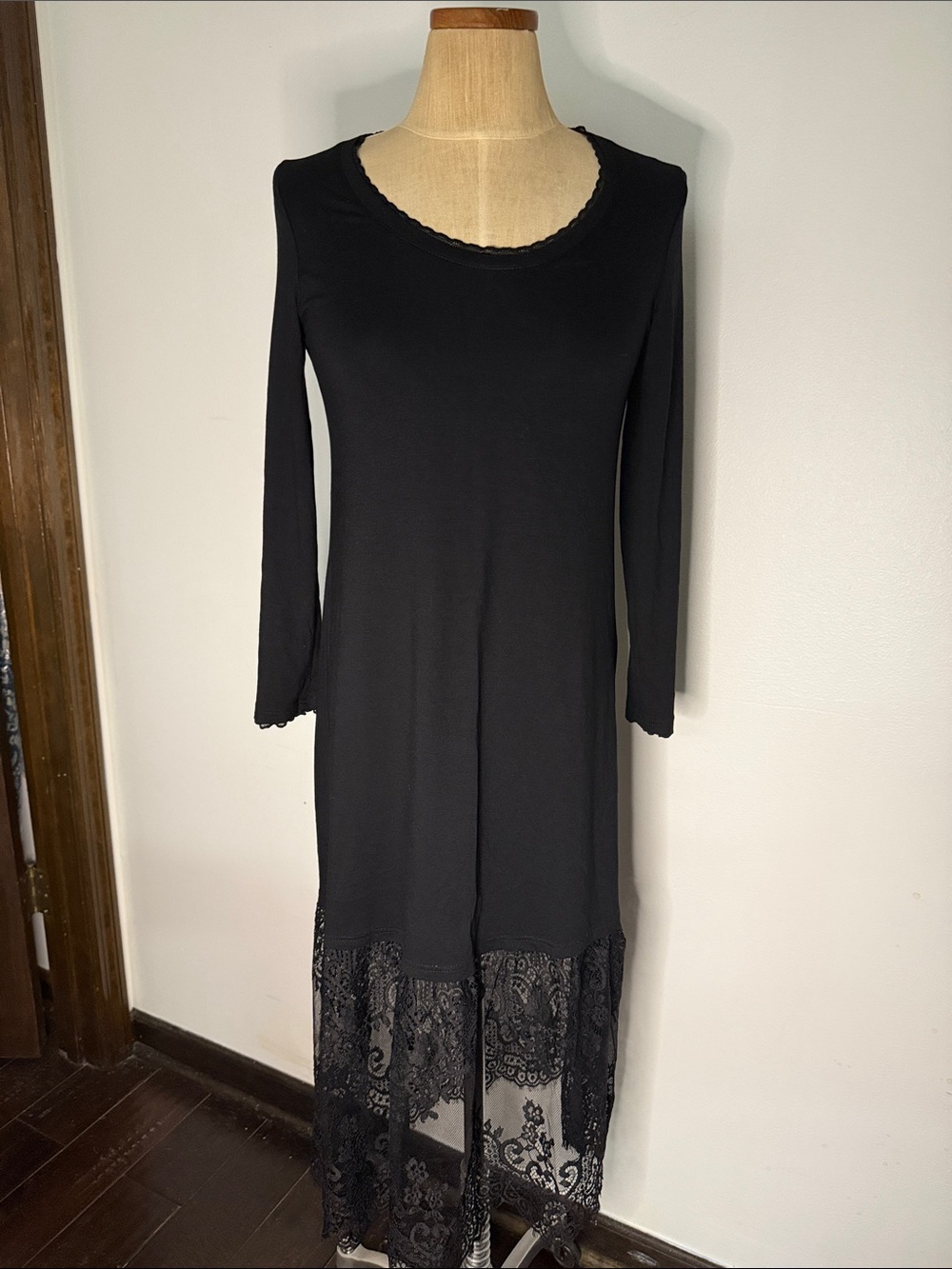 Black Long Sleeve Lace-Hem Midi Dress